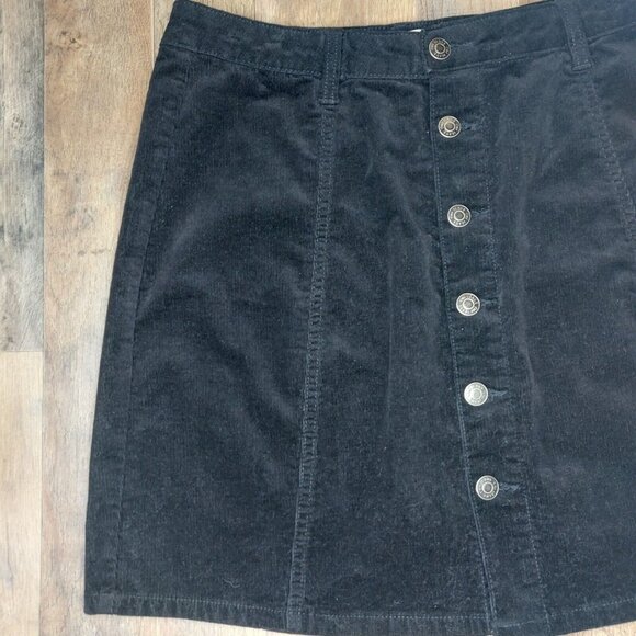 YMI Windsor Womens Size 13/31 Stretch Corduroy Black Skirt Short Button Up - Picture 3 of 10